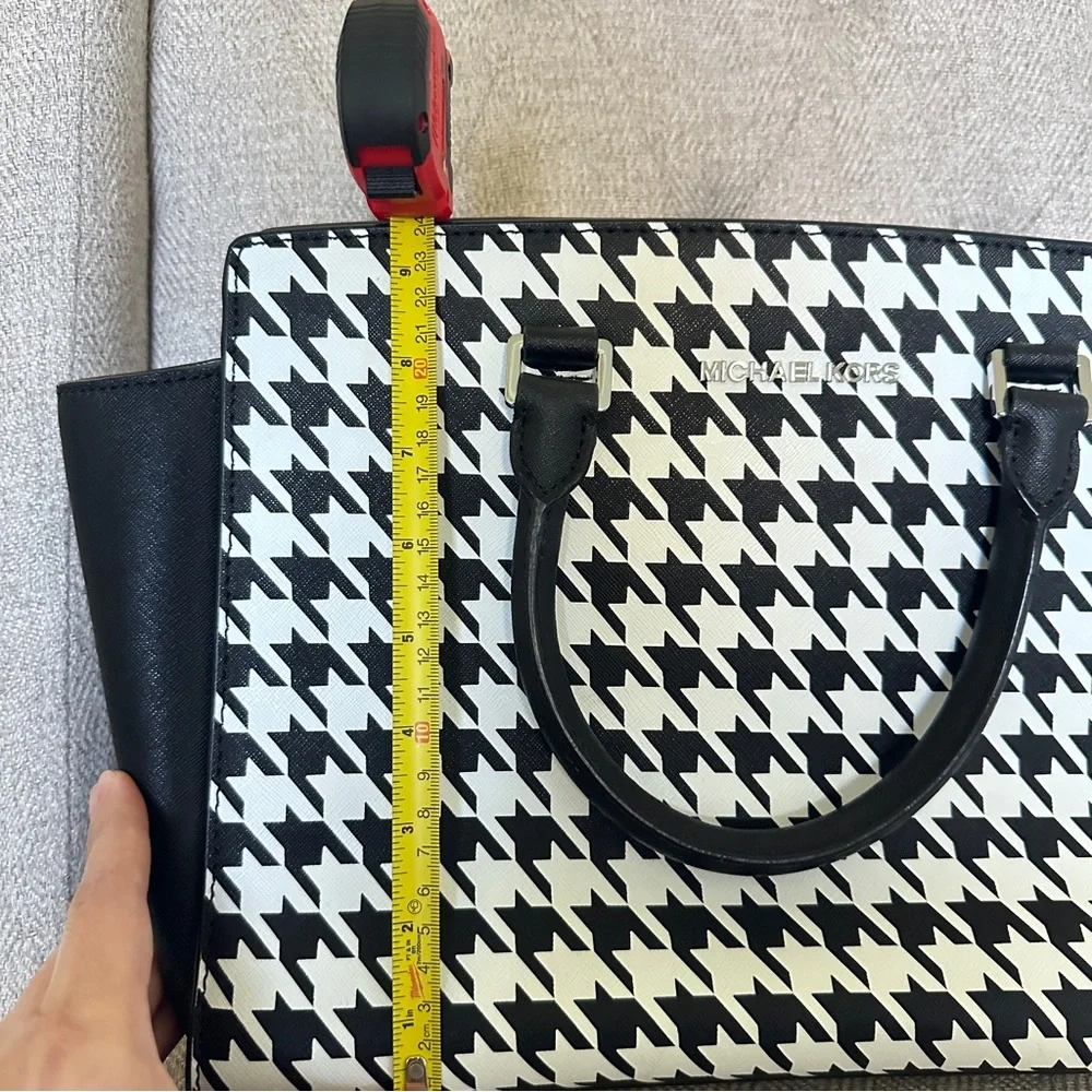 Michael Kors Selma Large Black and White Houndstooth Satchel - Picture 4 of 5